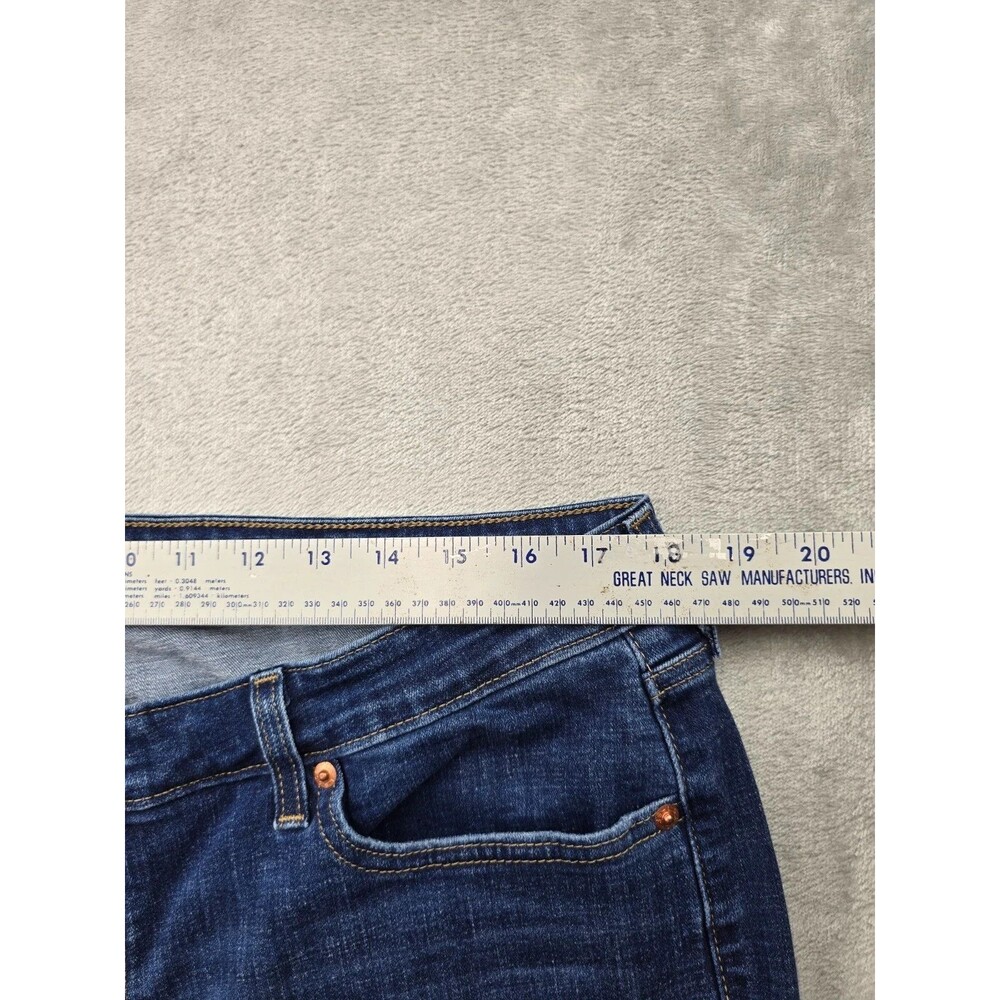 Levi's Women's Boyfriend Fit Distressed Straight Leg Jeans Size 18W - Picture 3 of 11